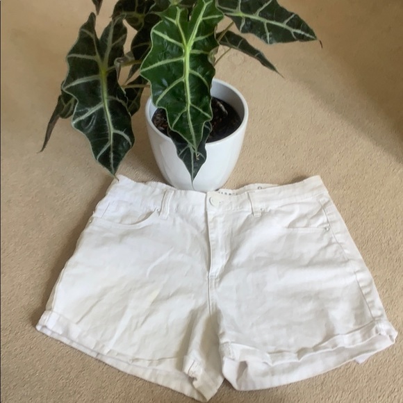 🦋 cute white high wasted shorts - Picture 2 of 4